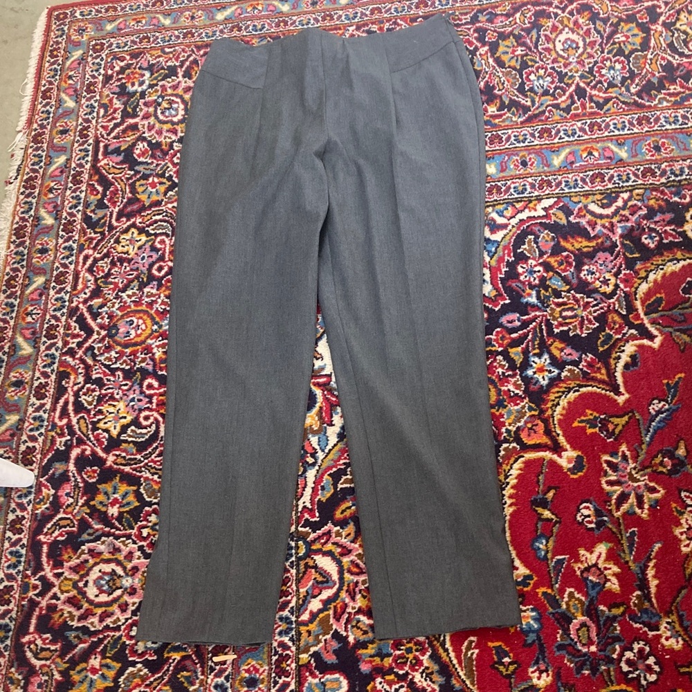 600west Sz 12 classic trousers Gray so slenderizing. Side zip.